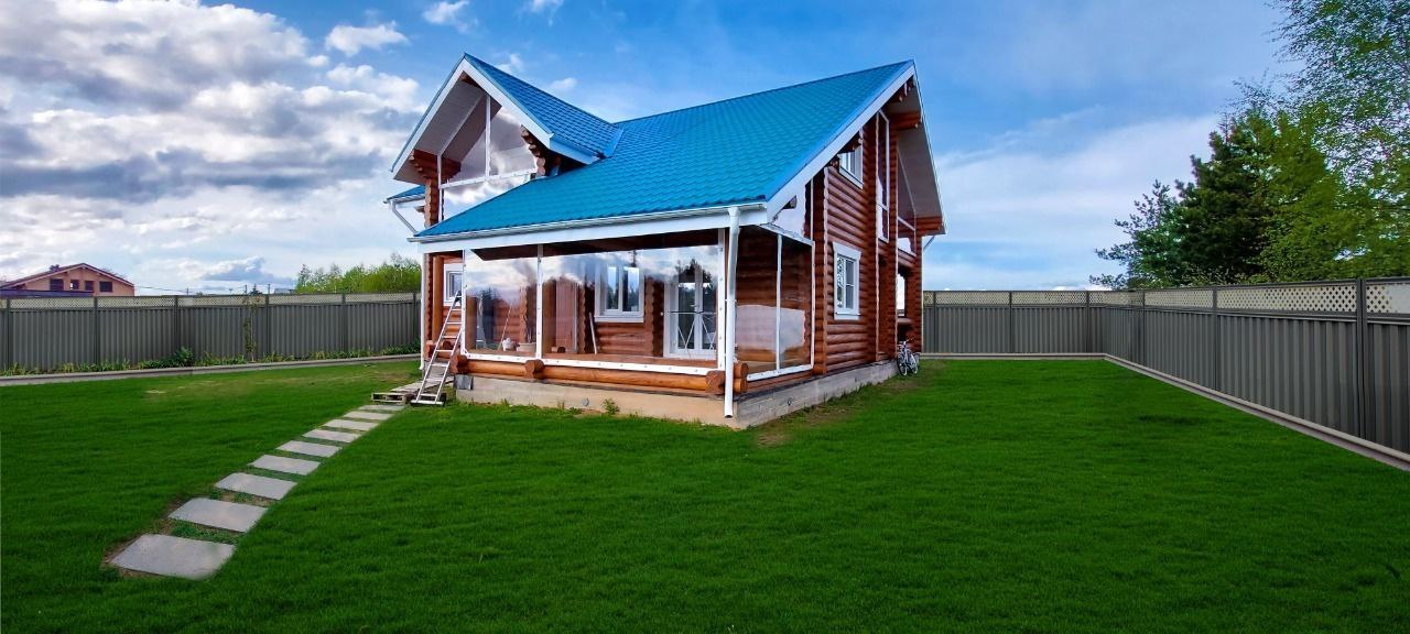 Мягкие окна на веранде загородного дома в посёлке Чучково